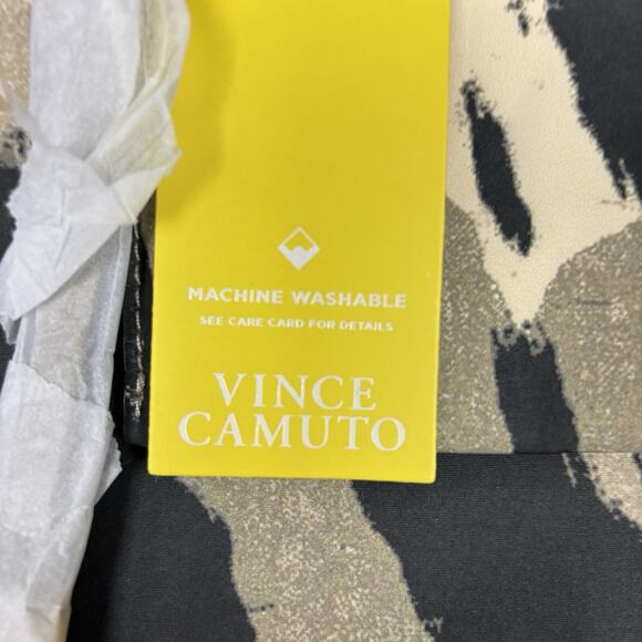 VINCE CAMUTO Lohna Designer Tote Natural Camo Nylon – New with tags - Picture 3 of 13